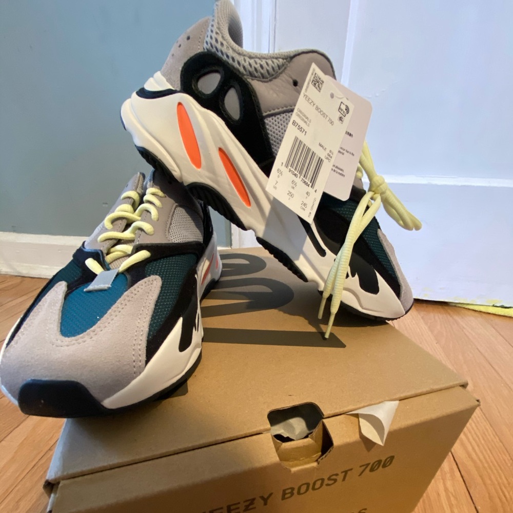 Yeezy 700’s sneakers